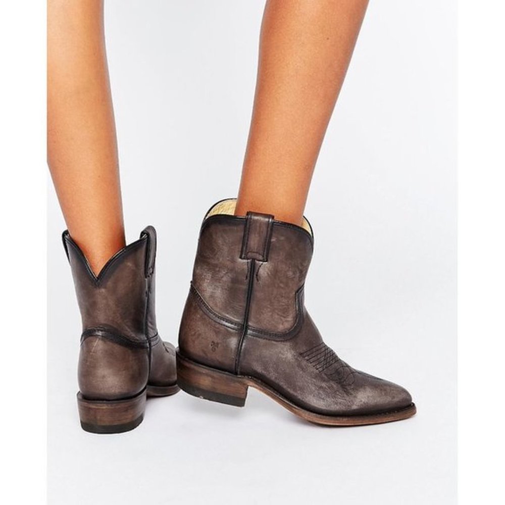 Frye Billy Short Black Leather Southern/Western Pull On Cowboy Cute Ankle Boots - Picture 3 of 16